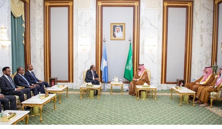 ولي العهد يستقبل رئيس الصومال 